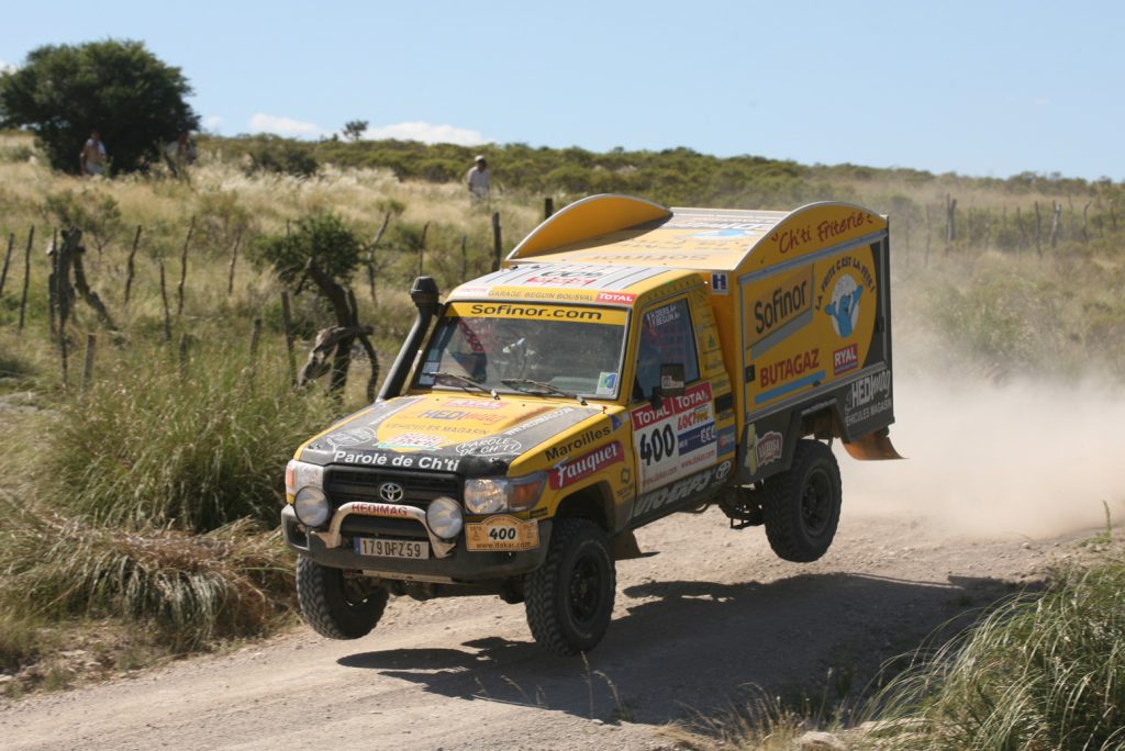 M6 - Le 6 minutes - La Ch'ti Friterie concurrent surprise du Dakar 2009 -  Hedimag, fabricant de commerce mobile