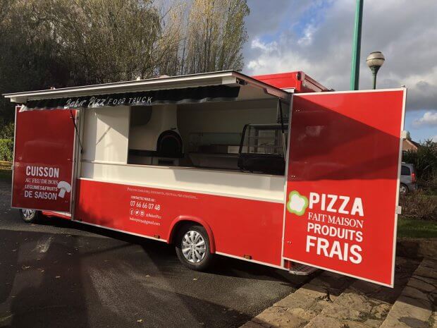 Camion pizza feu de bois